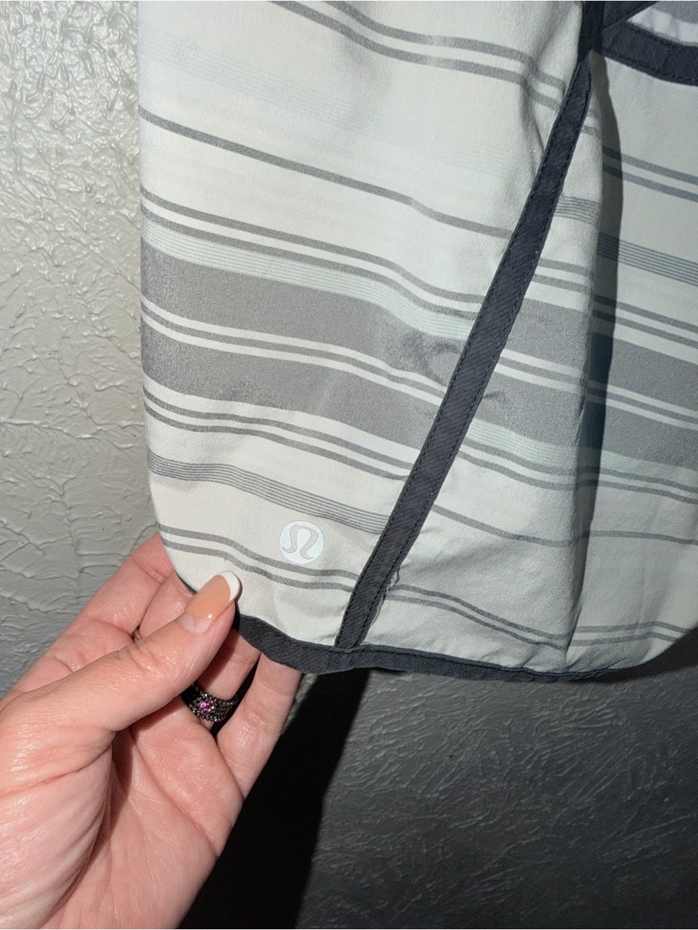 Lululemon striped black & white shorts. - Picture 4 of 5